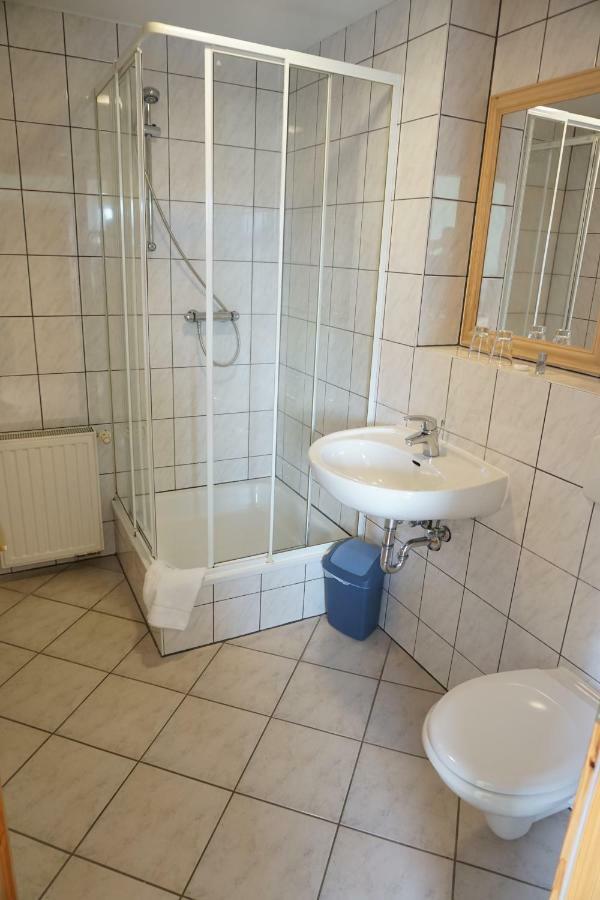 Hotel Am Bahnhof Waren  Luaran gambar