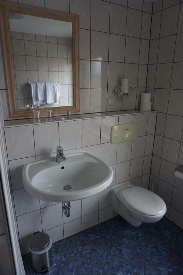 Hotel Am Bahnhof Waren  Luaran gambar