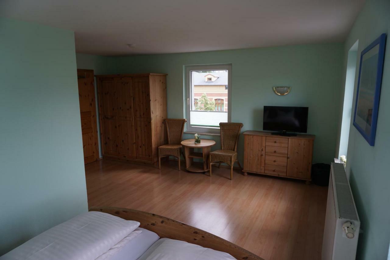 Hotel Am Bahnhof Waren  Luaran gambar